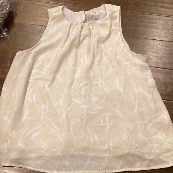 A new day sleeveless career top size Xl! Pair with a blazer for a classic look